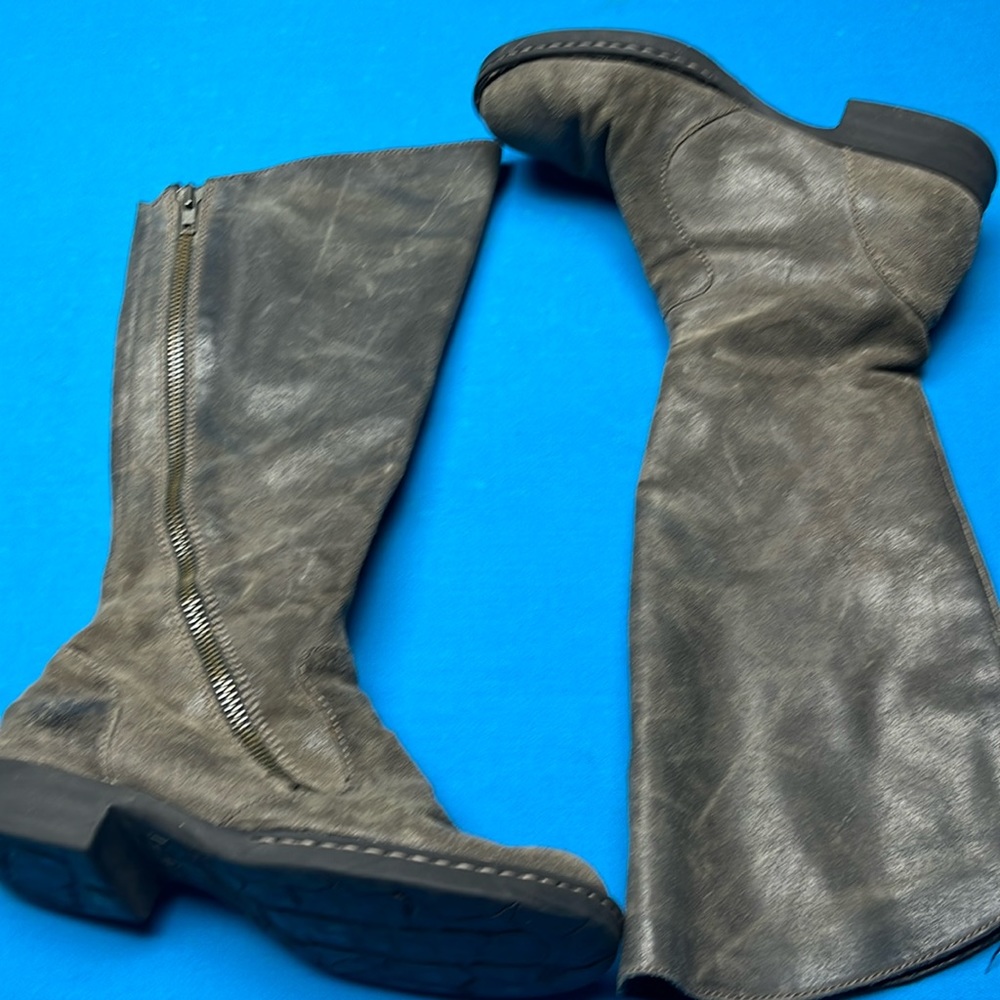 Born soft distress grey boots